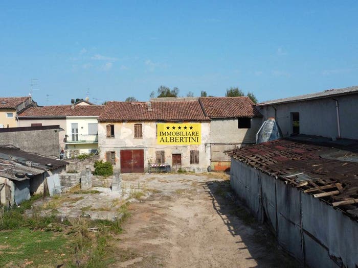 Casa con 6 locali in vendita in Località Borgo Bassa, La Bassa, Roverbella