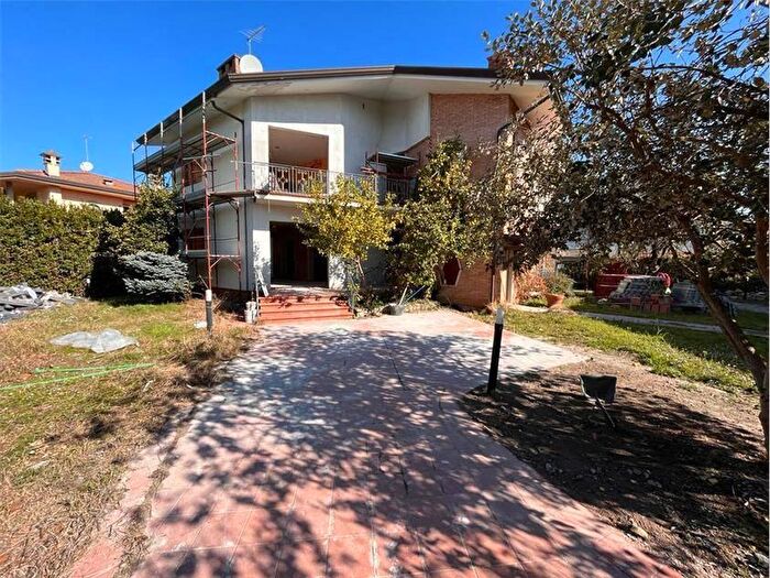 Casa con 8 locali in vendita in Via F Donati, Forte Dei Marmi