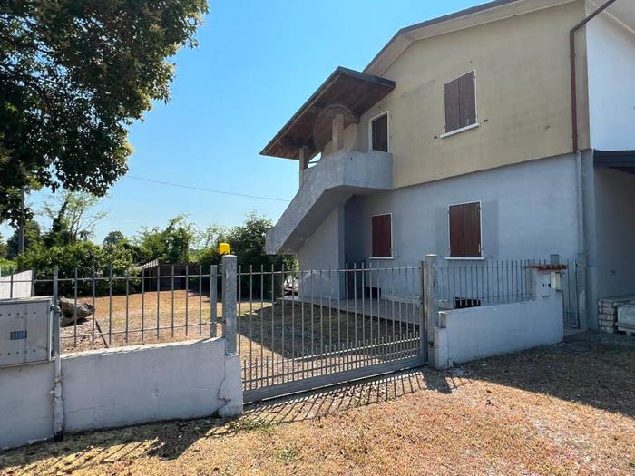 Casa con 6 locali in vendita in Via Isonzo, Porzano, Leno