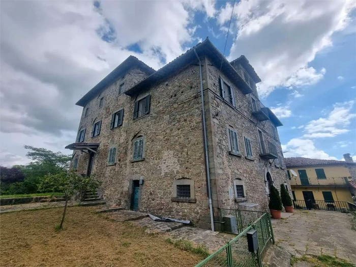Appartamento con 5 locali in vendita in Via Del Poggetto, Vitoio, Camporgiano