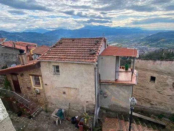 Casa quadrilocale in vendita in Via Castello, Follomonte, Follo