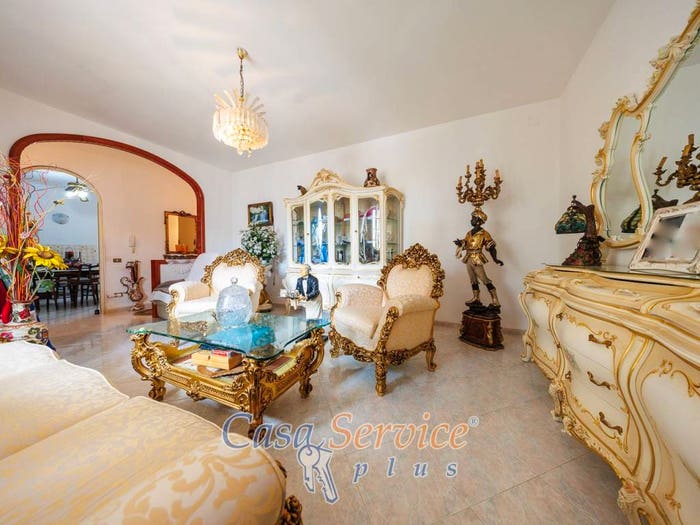 Appartamento con 6 locali in vendita in Via Giuseppe Garibaldi, Alezio