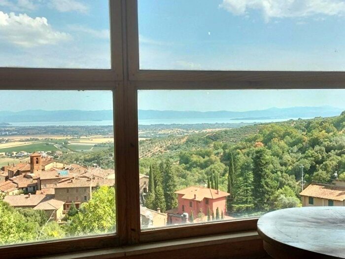 Casa con 6 locali in vendita in Centro, Paciano