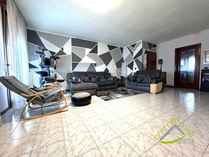 Appartamento con 5 locali in vendita in Via Martiri Giuliani e Dalmati, Centro, Fossò