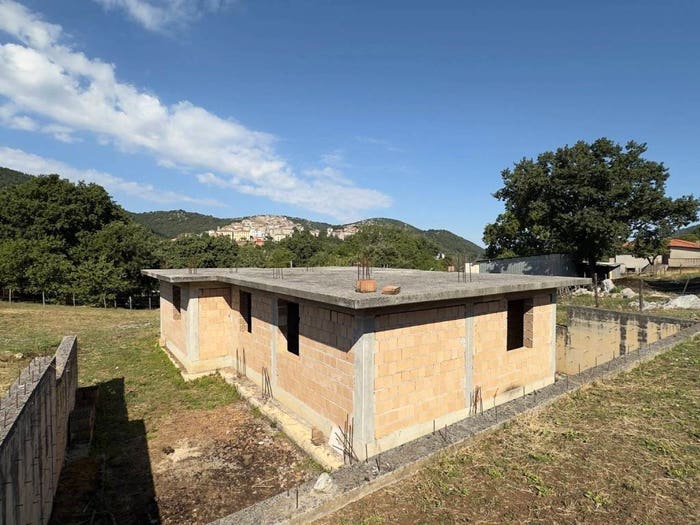 Casa quadrilocale in vendita in Bassiano