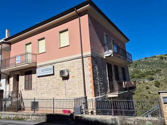 Appartamento quadrilocale in vendita in Via Roma No Number, Lenola