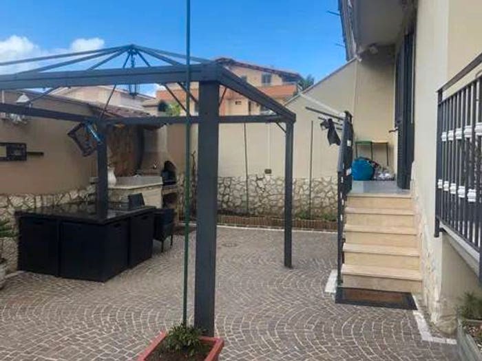 Casa con 6 locali in vendita in Parete Giugliano, Parete