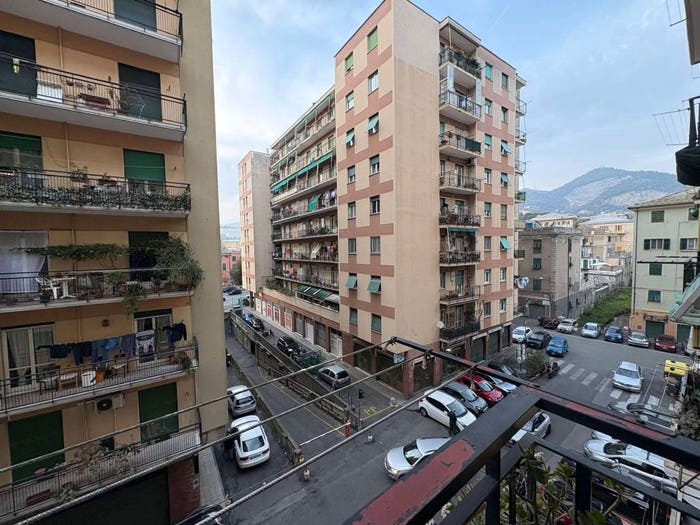 Appartamento con 5 locali in vendita in via Leoncavallo, Sestri Ponente, Genova