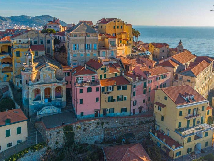 Appartamento trilocale in vendita in Via Parasio, Porto Maurizio, Imperia
