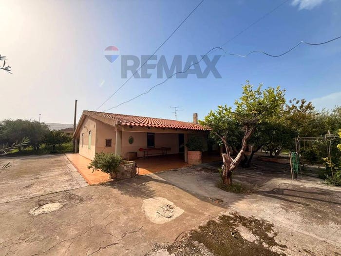 Casa con 6 locali in vendita in Via Rosario Livatino, Priolo Gargallo