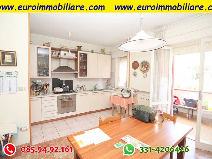 Appartamento quadrilocale in vendita in Via Vittorio Alfieri, Centro, Pineto