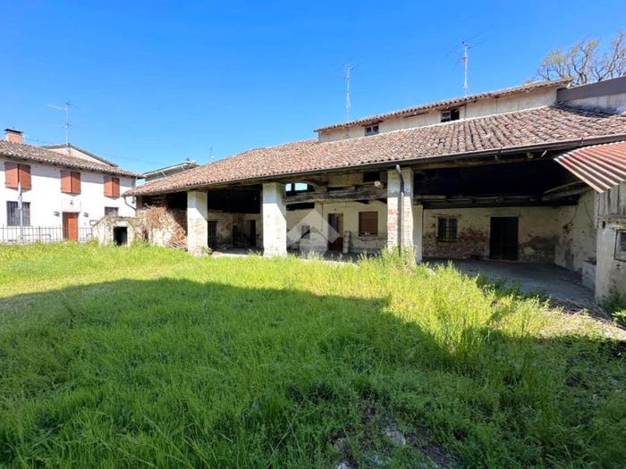 Casa con 6 locali in vendita in Via Cascine, Centro, Torlino Vimercati