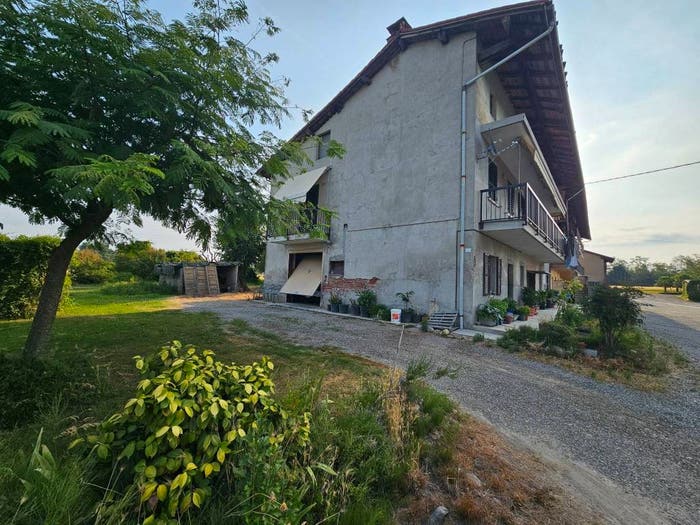 Casa con 6 locali in vendita in Via Gaggiolo, Centro, Oleggio