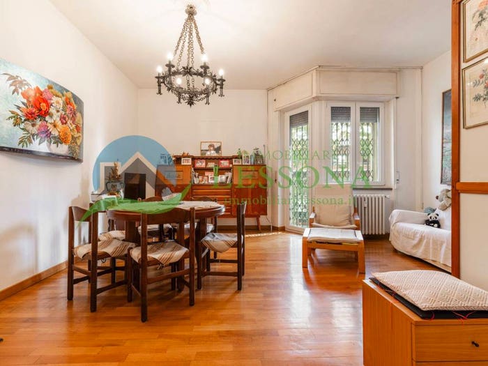 Appartamento quadrilocale in vendita in Via Val Trompia, Roserio, Milano