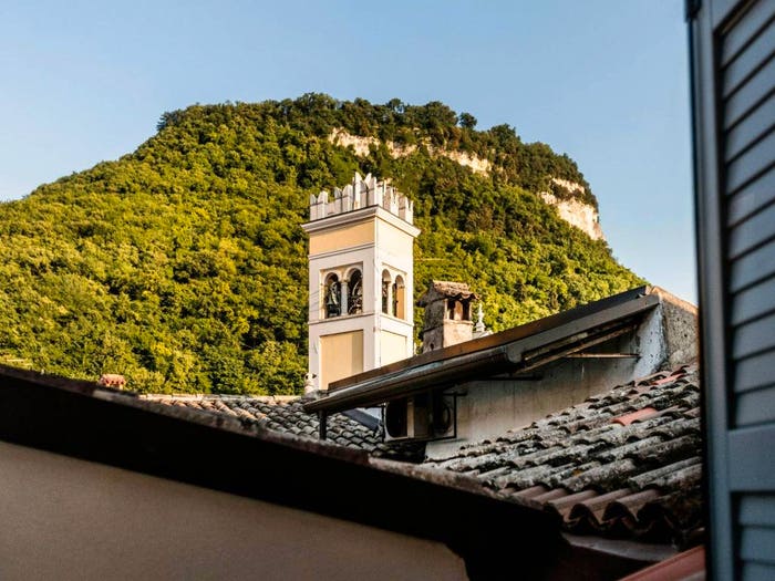 Appartamento trilocale in vendita in Via Lungolago Regina Adelaide, Garda
