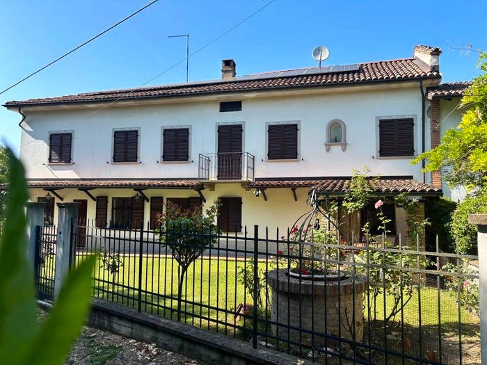 Casa con 6 locali in vendita in Strada Canelli, Nizza Monferrato