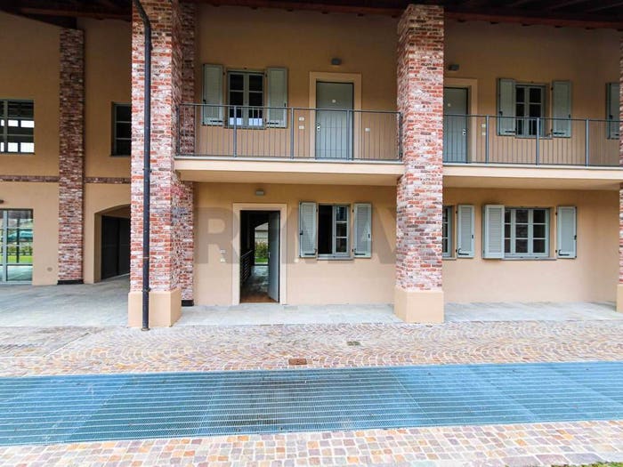 Appartamento trilocale in vendita in Via Sant'Isidoro, Centro, Bogogno