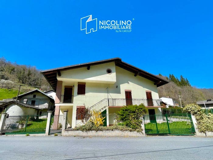 Casa quadrilocale in vendita in Frazione Molino, Valloriate