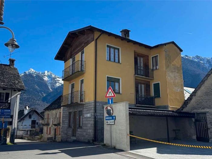 Casa con 6 locali in vendita in Frazione Mozzio, Mozzio, Crodo