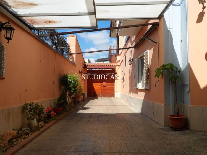 Casa con 6 locali in vendita in Casagiove