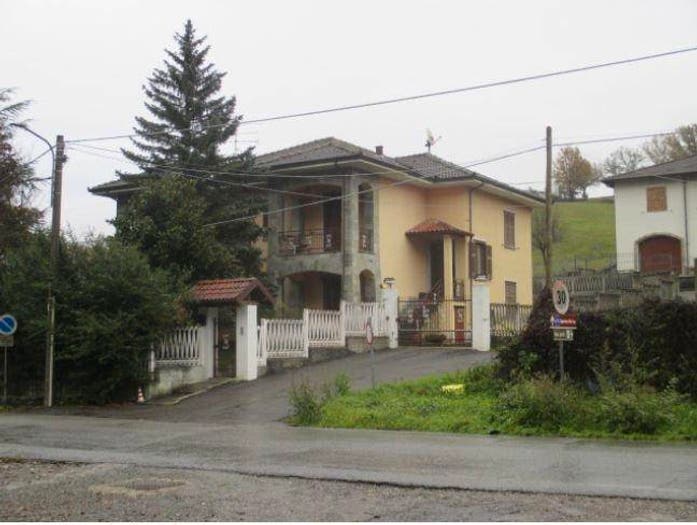 Casa con 6 locali in vendita in Via Umberto I, Centro, Rocchetta Ligure
