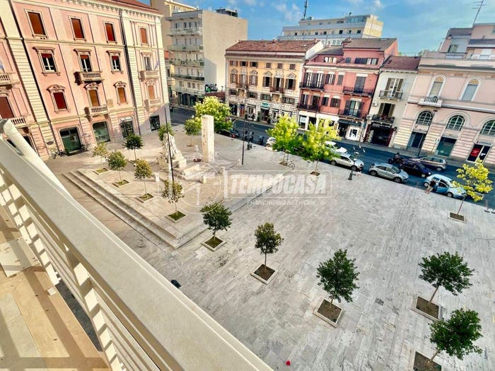 Appartamento con 5 locali in vendita in Piazza Giuseppe Garibaldi, Porta Nuova, Pescara