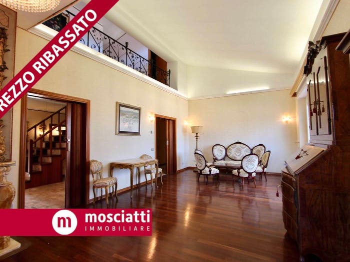 Appartamento con 6 locali in vendita in Via Roma, Centro, Matelica