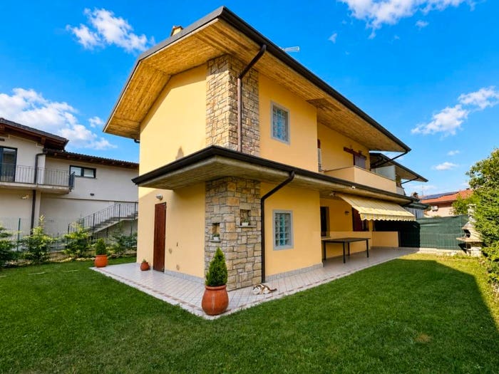 Casa quadrilocale in vendita in Via Provinciale, Centro, Castelli Calepio
