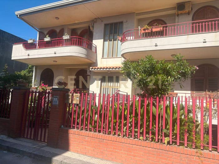 Appartamento con 5 locali in vendita in Via Francesco Baracca, Centro, Riposto