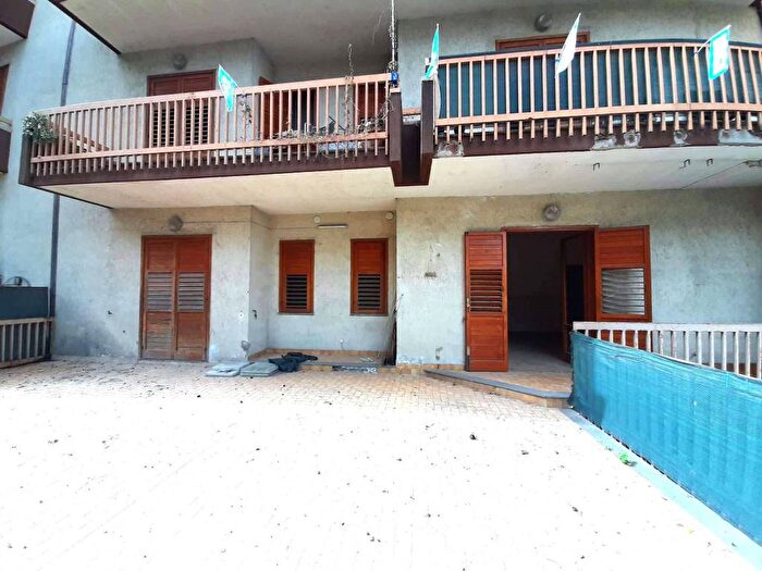 Appartamento con 6 locali in vendita in VIA S SOSSIO, Somma Vesuviana