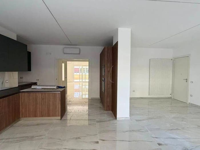 Appartamento con 6 locali in vendita in Via Luigi Settembrini No Number, Centro Storico Corso Trieste, Caserta