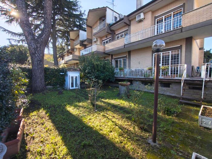 Casa con 6 locali in vendita in Via Calosso, Torresina, Roma
