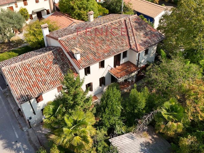 Casa con 6 locali in vendita in Via Isonzo, Centro, Montebelluna