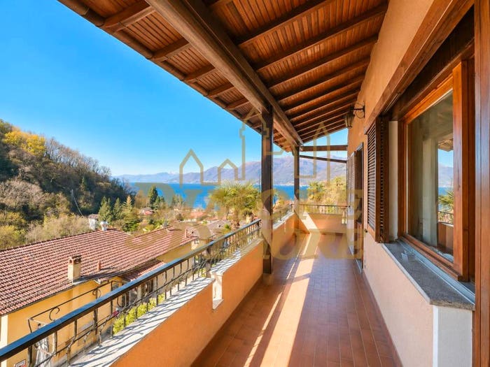 Casa con 6 locali in vendita in Via A Bertoni, Colmegna, Luino