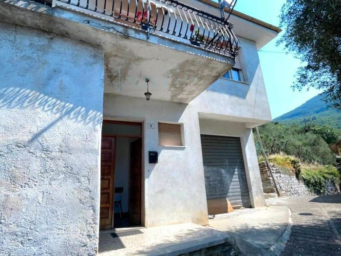 Casa con 6 locali in vendita in Nirasca, Pieve di Teco