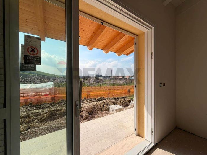 Appartamento quadrilocale in vendita in Via Piane snc, Piane, Camerata Picena