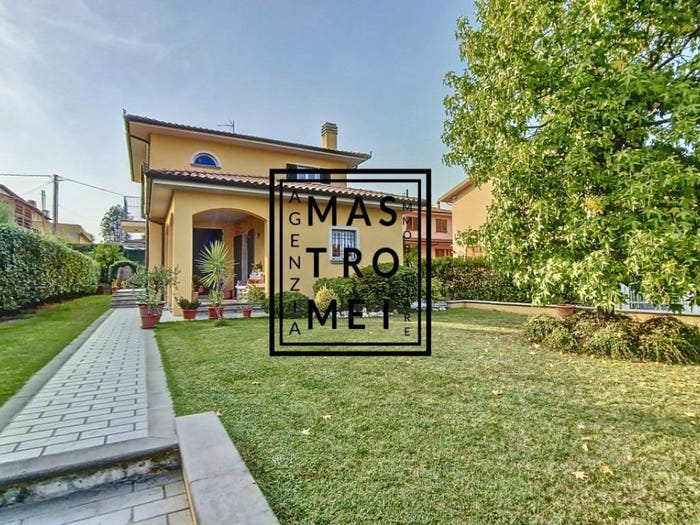 Casa con 6 locali in vendita in Montecarlo