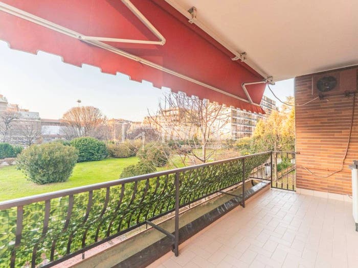 Appartamento con 5 locali in vendita in Via Lario, Zara, Milano