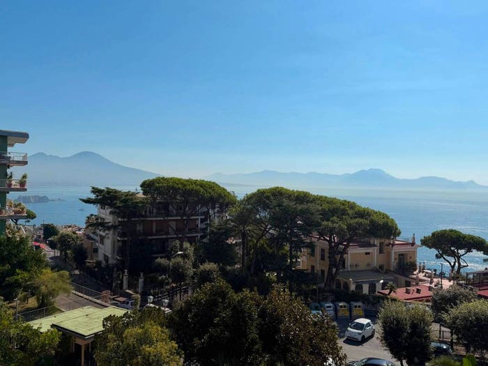 Appartamento con 6 locali in vendita in Via Orazio, Posillipo, Napoli