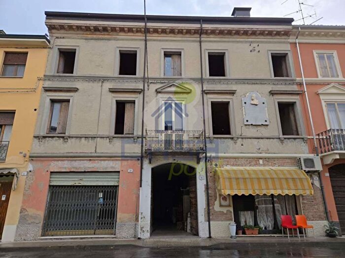 Casa con 6 locali in vendita in via Casa Bruciata, Casoni, Luzzara
