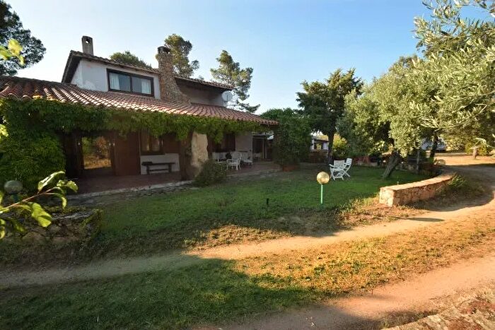 Casa con 6 locali in vendita in Via Sole Ruiu, Olbia