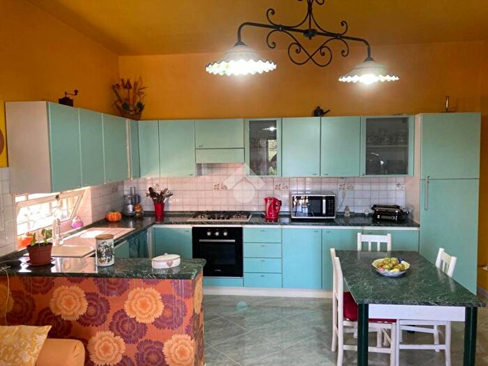 Casa con 5 locali in vendita in Traversa Emilia, Catanzaro Lido, Catanzaro
