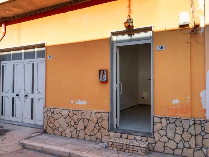 Appartamento con 6 locali in vendita in Via Capri, Centro, Leverano
