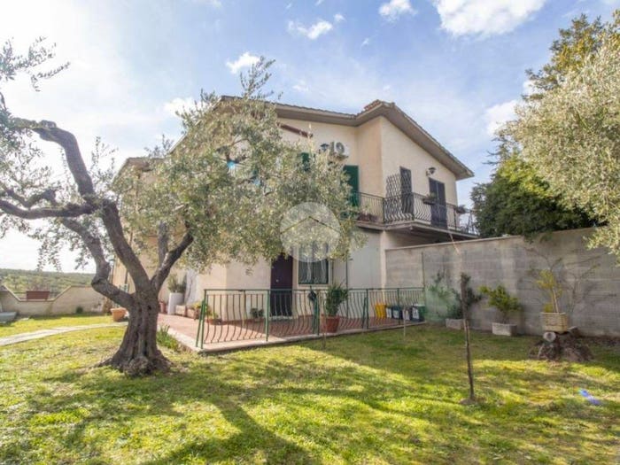 Casa quadrilocale in vendita in Via dell'uliveto, Palombara Sabina