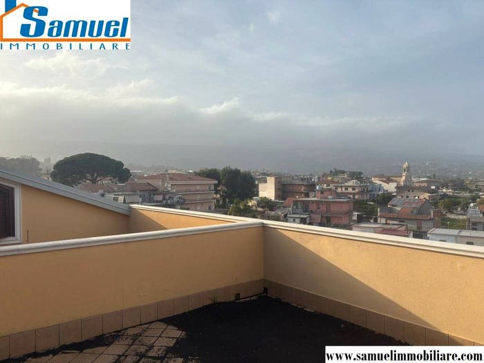 Appartamento con 6 locali in vendita in Via Angelina Damiani Lanza, Centro, Giarre