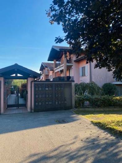 Appartamento trilocale in vendita in Via Camillo Benso di Cavour, Centro, Castronno
