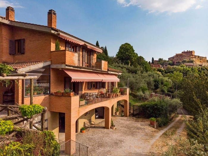 Casa con 6 locali in vendita in Via Umberto I, Montisi, Montalcino