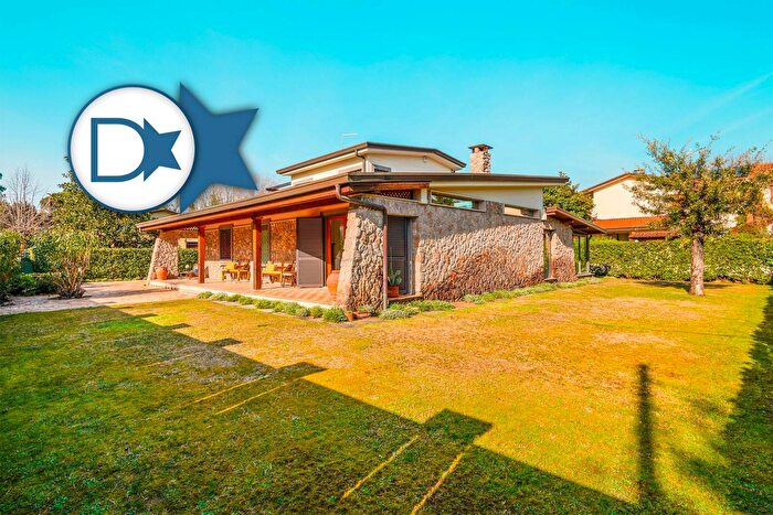 Casa con 13 locali in vendita in Via Matteo Civitali, Forte Dei Marmi