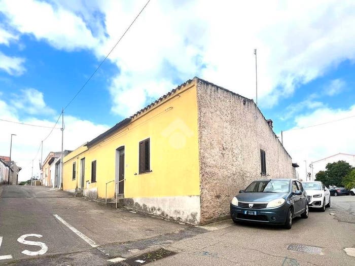 Casa con 5 locali in vendita in Via Felice Cavallotti, Solarussa