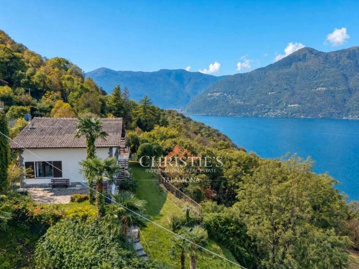 Casa quadrilocale in vendita in Via Cesari, Centro, Tronzano Lago Maggiore